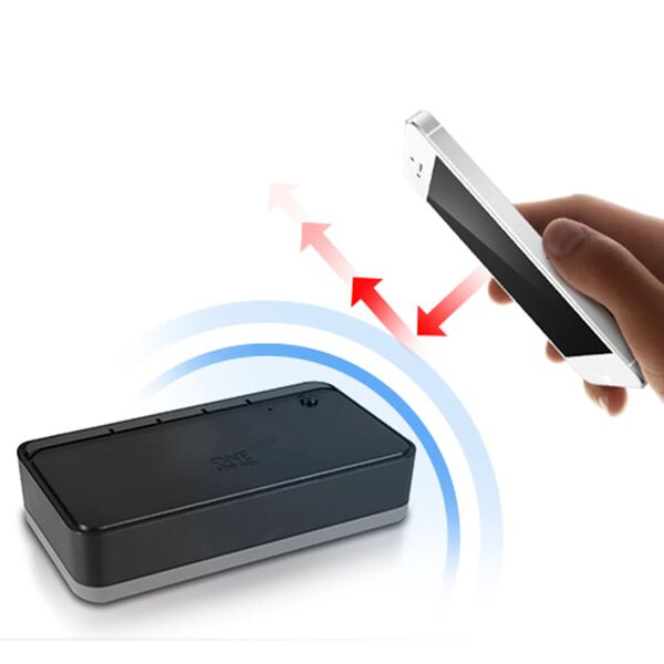 One For All Wzmacniacz sygnału, 4 wyjścia, 15,4x9x3,7 cm, czarny