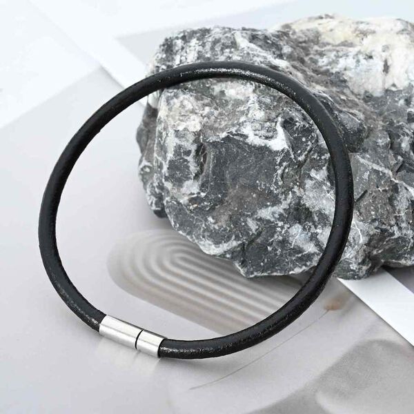 vidaXL Sznur sk&oacute;rzany Czarny &Oslash;4 mm x 5 m Sk&oacute;ra